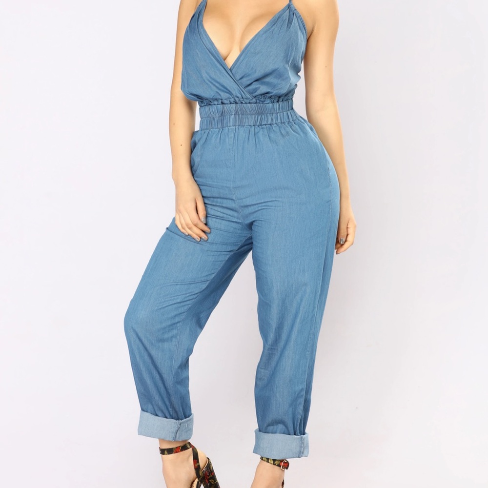 NWT fashion Nova denim jumpsuit! Pet free and smoke free home